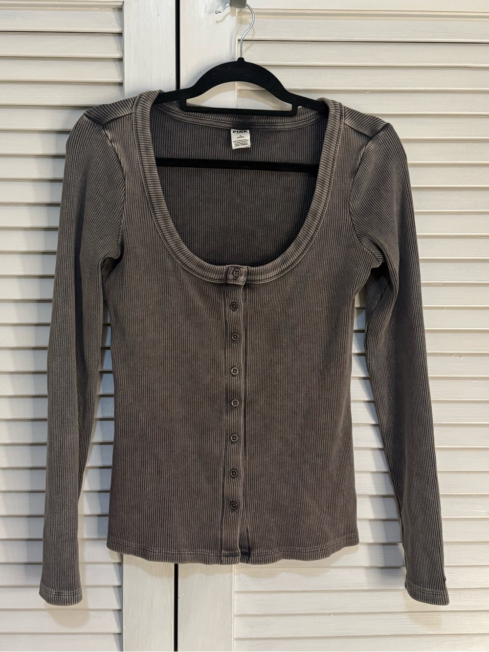 PINK Victoria's Secret Ribbed Scoop-Neck Button-Front Long Sleeve Top - Gray